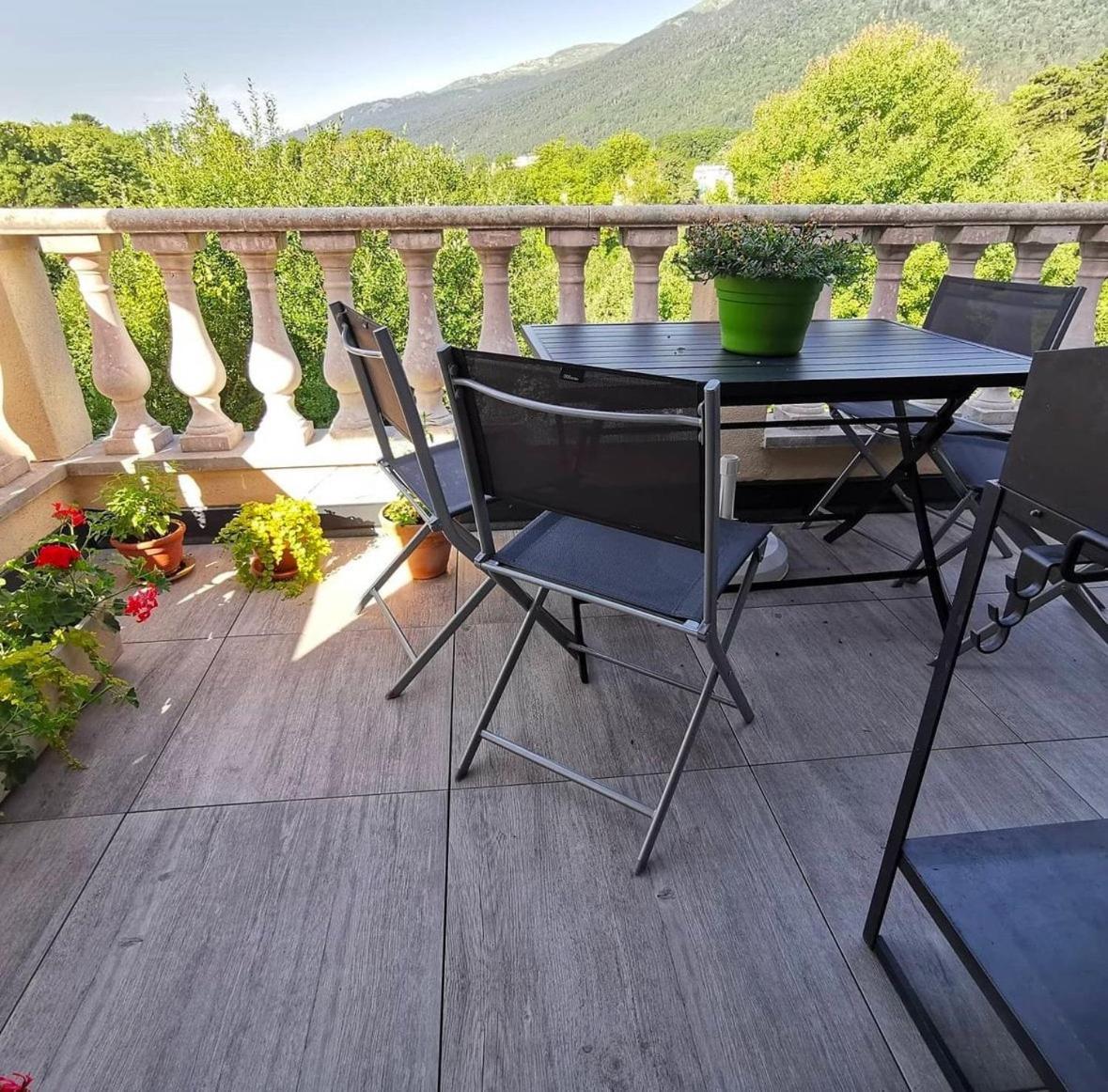 Apartamento Hebergeneve Les Terrasses Gex Exterior foto